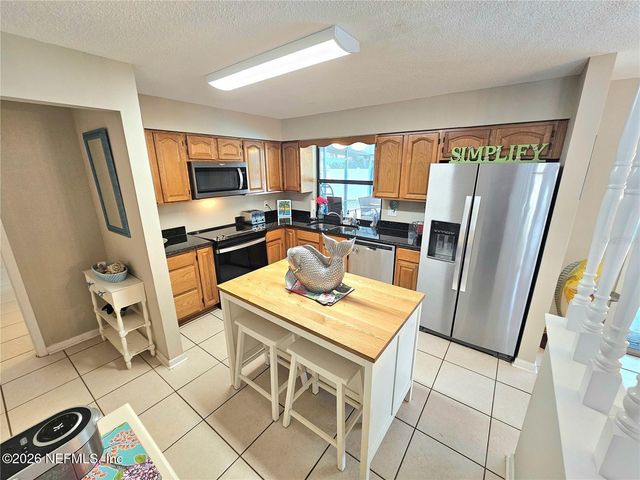 10 FANWOOD Court, Palm Coast, FL 32137