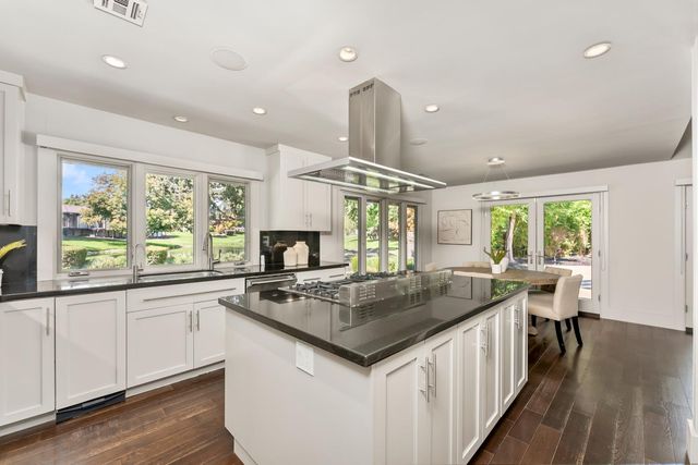 612 Lake Wilhaggin Dr, Sacramento, CA 95864