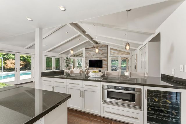 612 Lake Wilhaggin Dr, Sacramento, CA 95864