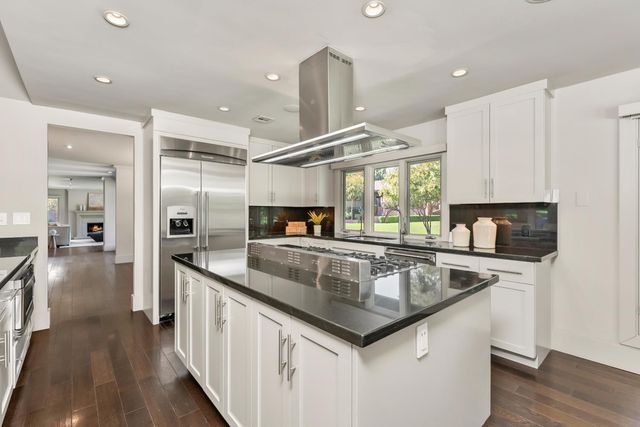 612 Lake Wilhaggin Dr, Sacramento, CA 95864