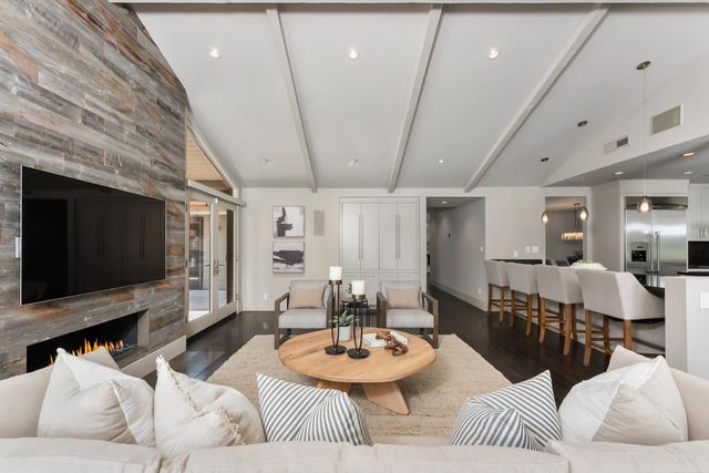 612 Lake Wilhaggin Dr, Sacramento, CA 95864