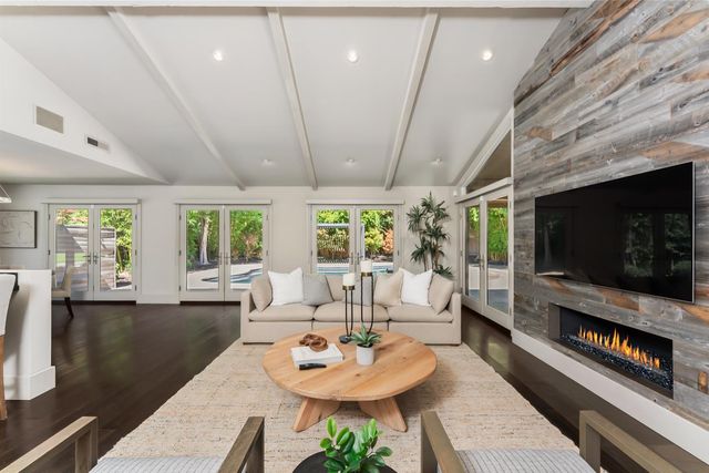 612 Lake Wilhaggin Dr, Sacramento, CA 95864