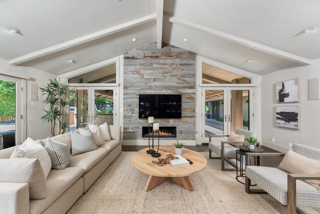 612 Lake Wilhaggin Dr, Sacramento, CA 95864