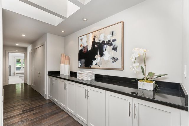 612 Lake Wilhaggin Dr, Sacramento, CA 95864