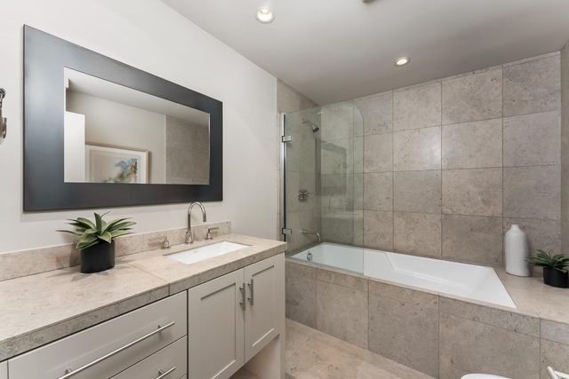 612 Lake Wilhaggin Dr, Sacramento, CA 95864