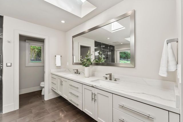 612 Lake Wilhaggin Dr, Sacramento, CA 95864