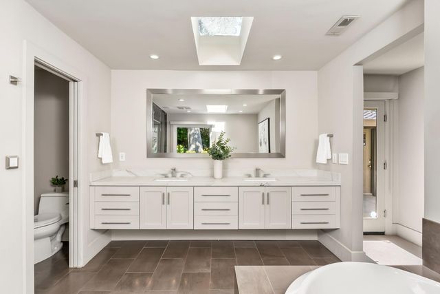 612 Lake Wilhaggin Dr, Sacramento, CA 95864