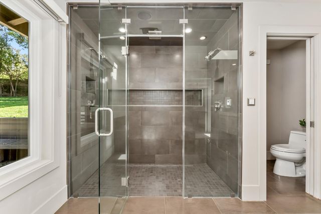 612 Lake Wilhaggin Dr, Sacramento, CA 95864