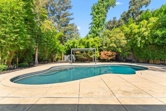 612 Lake Wilhaggin Dr, Sacramento, CA 95864