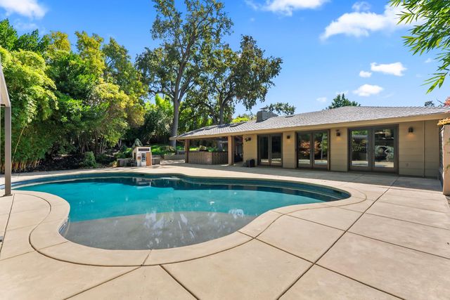 612 Lake Wilhaggin Dr, Sacramento, CA 95864