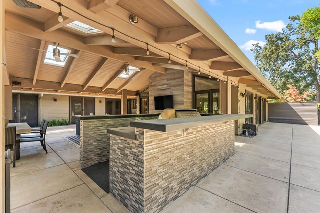 612 Lake Wilhaggin Dr, Sacramento, CA 95864