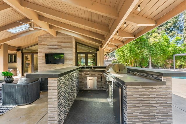 612 Lake Wilhaggin Dr, Sacramento, CA 95864