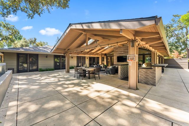 612 Lake Wilhaggin Dr, Sacramento, CA 95864