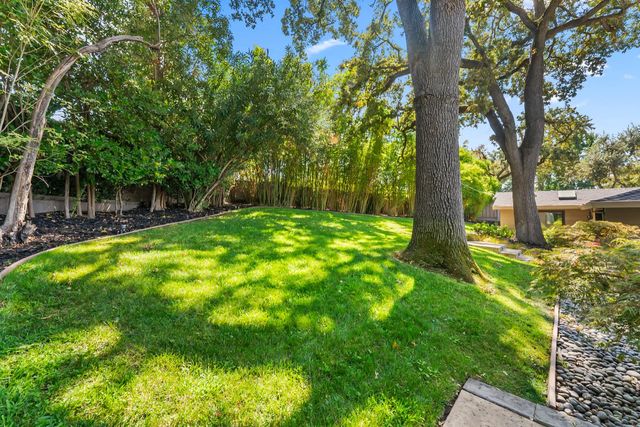 612 Lake Wilhaggin Dr, Sacramento, CA 95864