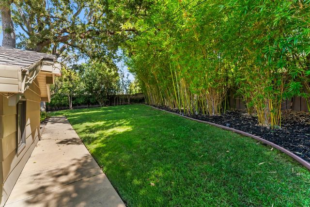 612 Lake Wilhaggin Dr, Sacramento, CA 95864