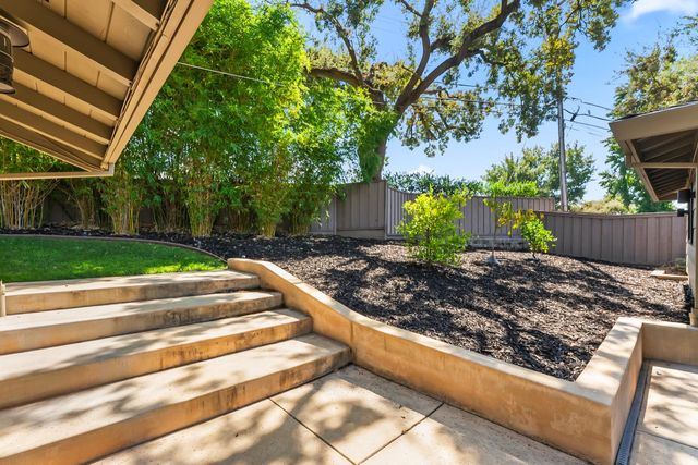 612 Lake Wilhaggin Dr, Sacramento, CA 95864