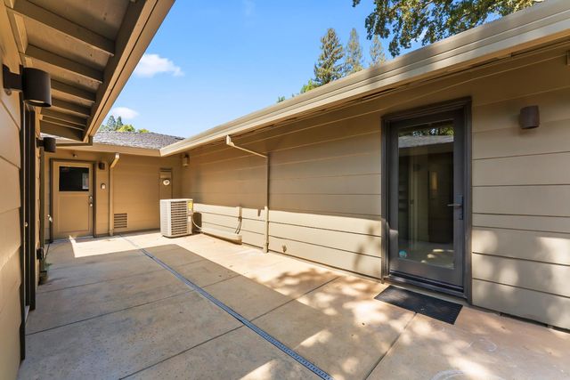 612 Lake Wilhaggin Dr, Sacramento, CA 95864