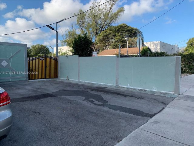 3560 NW 35th St, Miami, FL 33142