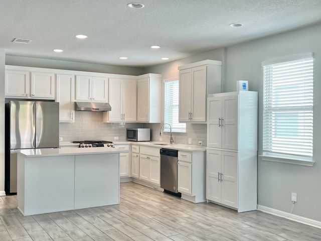 1841 Harvest Knoll LN, Leander, TX 78641