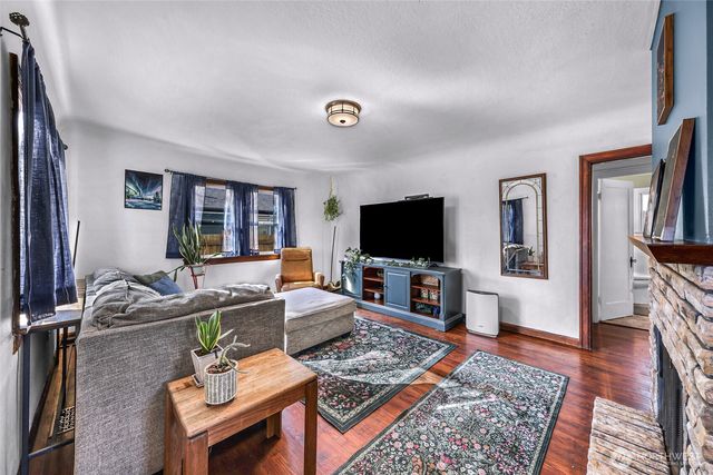 513 S Pine Street, Burlington, WA 98233