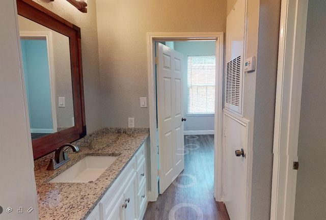 2814 Nueces ST 202, Austin, TX 78705