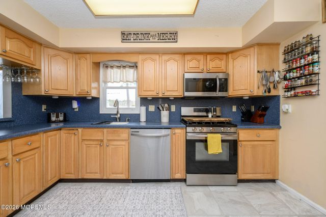 141 Grand Central Parkway, Bayville, NJ 08721