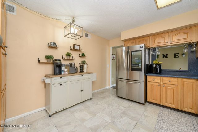 141 Grand Central Parkway, Bayville, NJ 08721