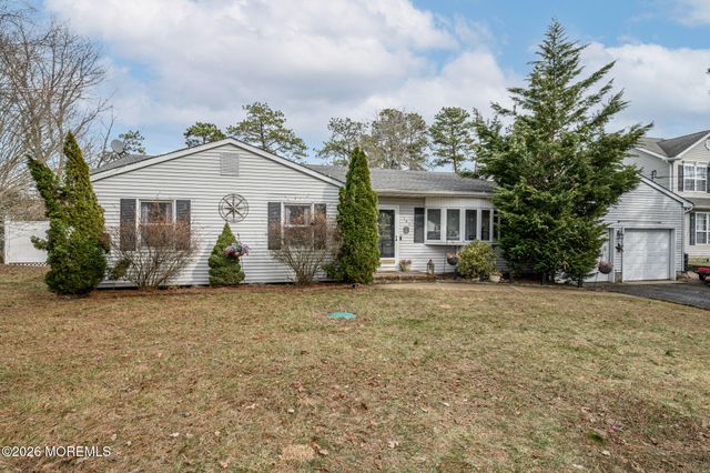 141 Grand Central Parkway, Bayville, NJ 08721