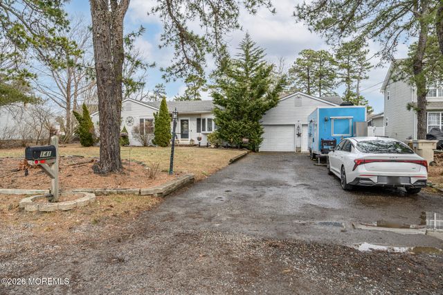 141 Grand Central Parkway, Bayville, NJ 08721