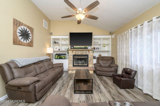 141 Grand Central Parkway, Bayville, NJ 08721