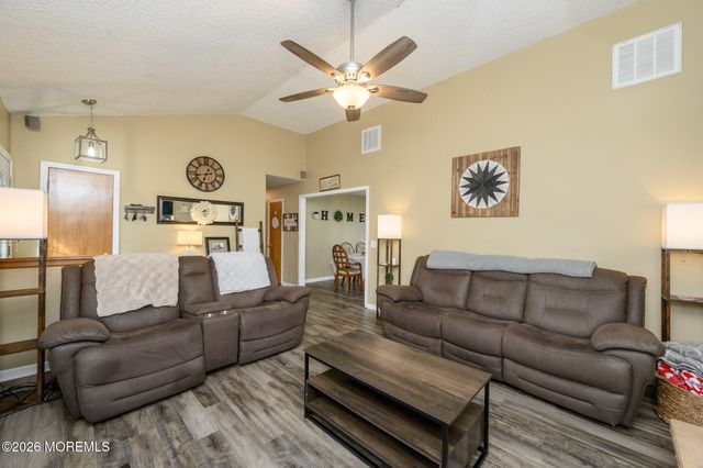 141 Grand Central Parkway, Bayville, NJ 08721