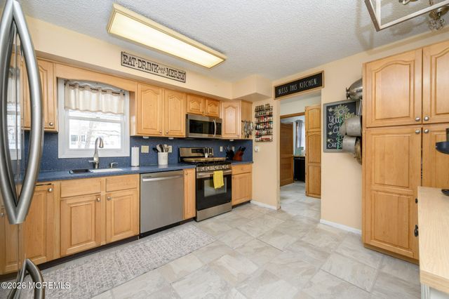 141 Grand Central Parkway, Bayville, NJ 08721