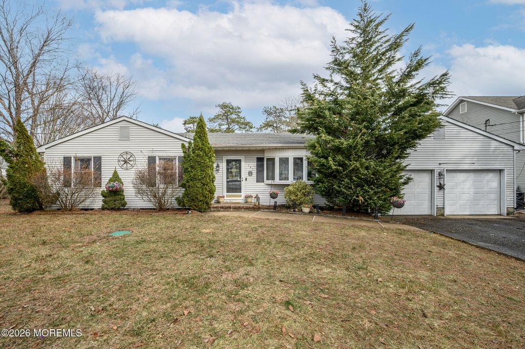 141 Grand Central Parkway, Bayville, NJ 08721