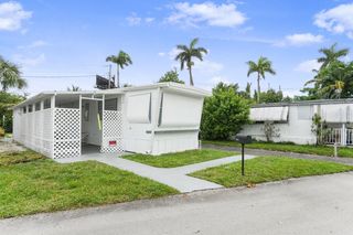 8641 SW 15th St, Davie, FL 33324