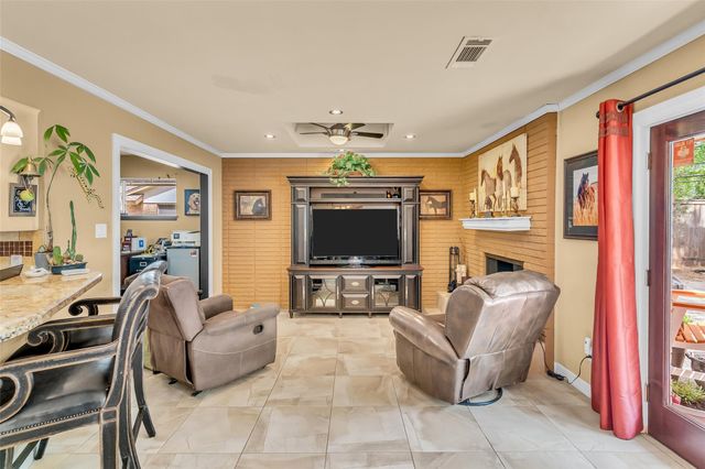 2411 Blue Willow Drive, Houston, TX 77042