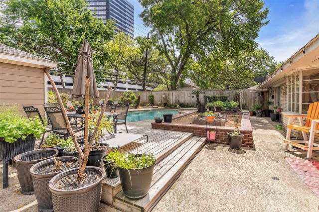 2411 Blue Willow Drive, Houston, TX 77042