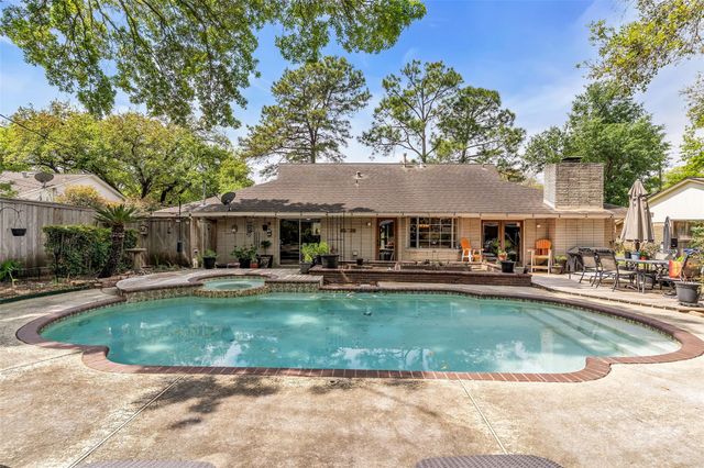 2411 Blue Willow Drive, Houston, TX 77042