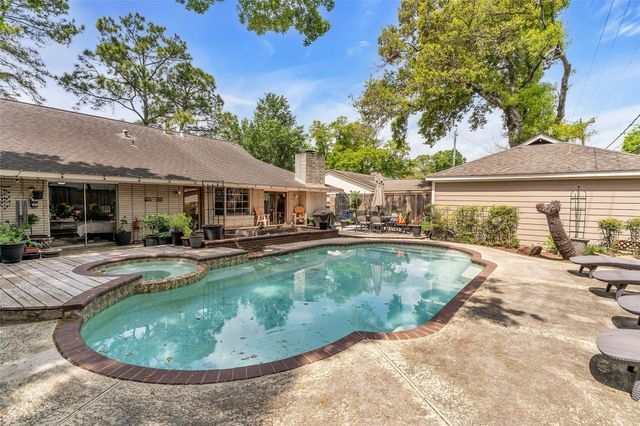 2411 Blue Willow Drive, Houston, TX 77042