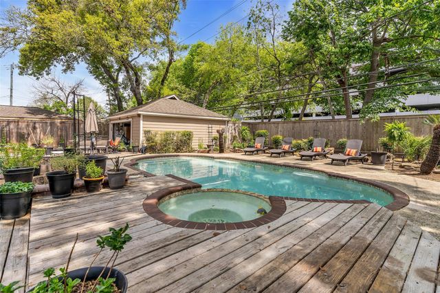 2411 Blue Willow Drive, Houston, TX 77042