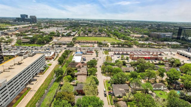2411 Blue Willow Drive, Houston, TX 77042
