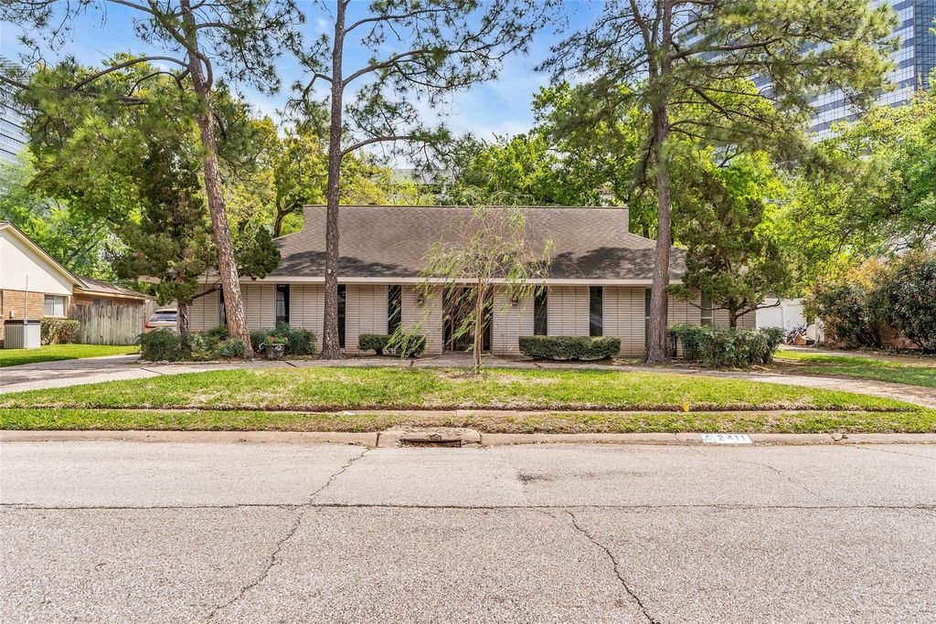 2411 Blue Willow Drive, Houston, TX 77042
