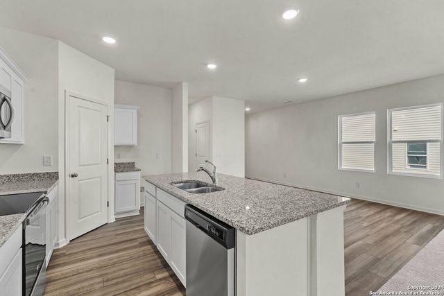140 Dionicio Loop, Seguin, TX 78155