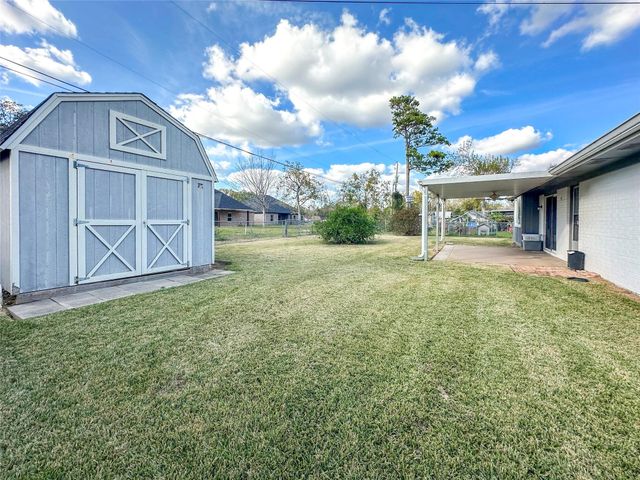 1016 Grove Street, Angleton, TX 77515