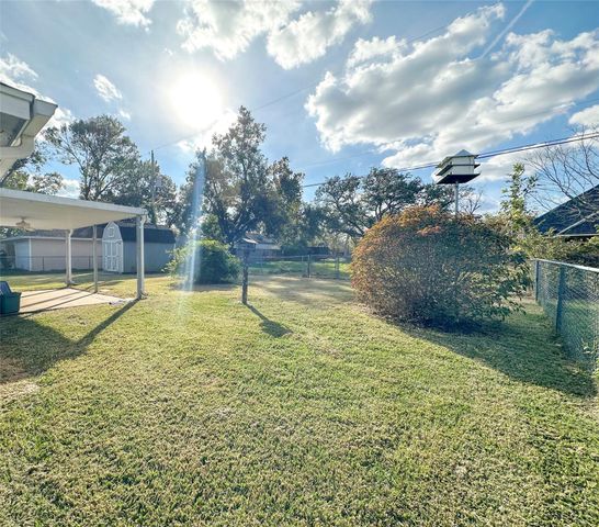 1016 Grove Street, Angleton, TX 77515