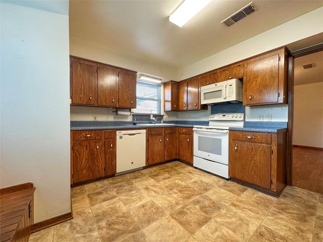 1016 Grove Street, Angleton, TX 77515