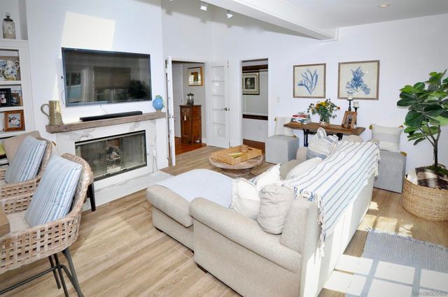 529 Fern Glen, La Jolla, CA 92037