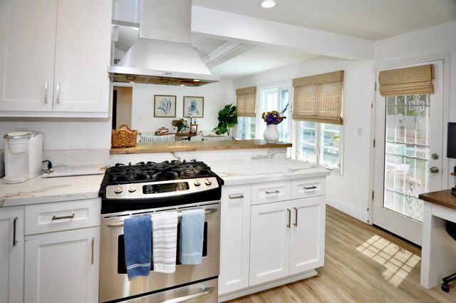 529 Fern Glen, La Jolla, CA 92037