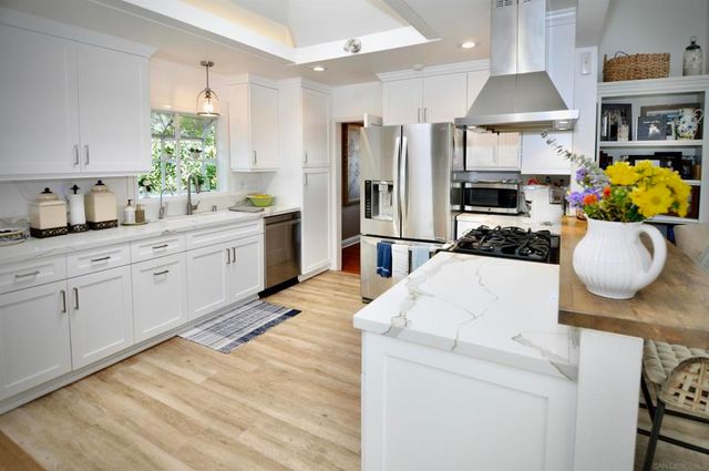529 Fern Glen, La Jolla, CA 92037