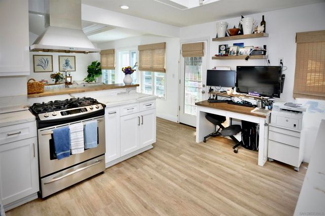 529 Fern Glen, La Jolla, CA 92037