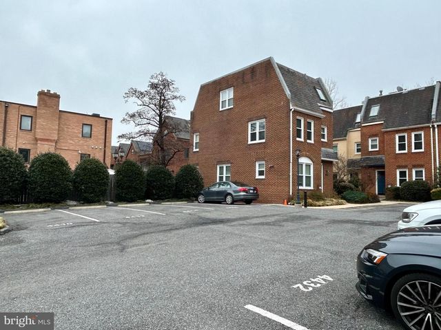 4416 LINGAN RD NW, Washington, DC 20007